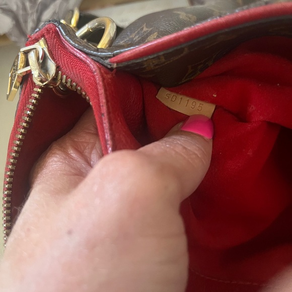 Louis Vuitton Pallas Handbag - Picture 3 of 16